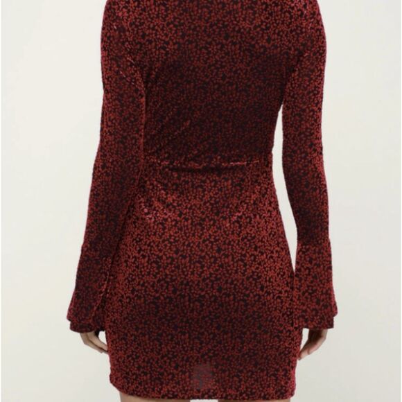 C/MEO Breakthrough Velvet Long Sleeve Tie Front Dress in Black and Red Medium - Picture 12 of 16